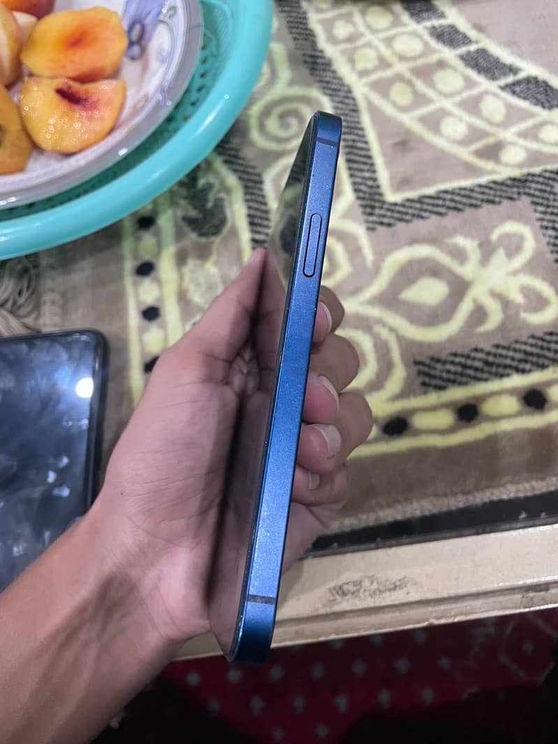 Apple iPhone 12 2