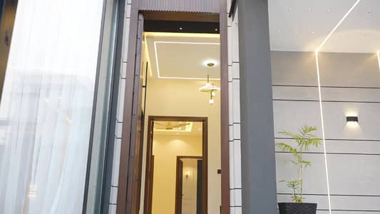 10 Marla Brand New HOUSE for SALE Bahria Town Lahore