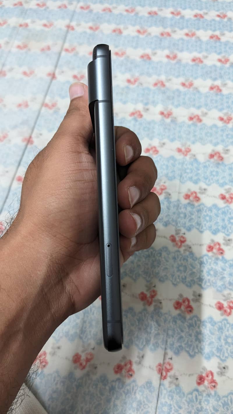 Google Pixel 8 4