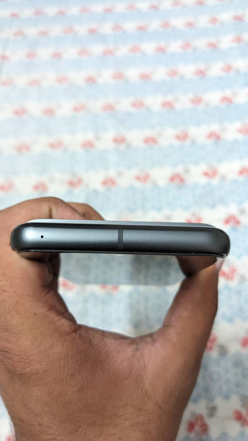 Google Pixel 8 5