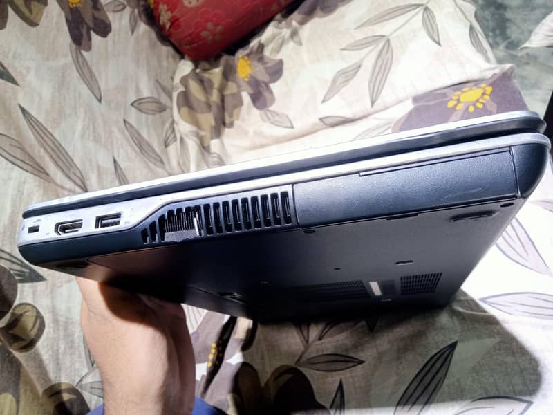 Dell Latitude E6540 3