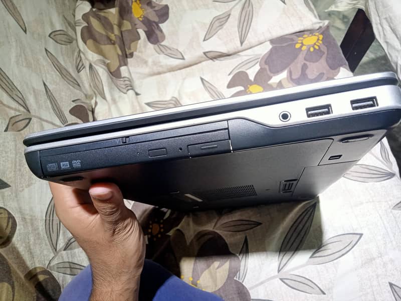 Dell Latitude E6540 6