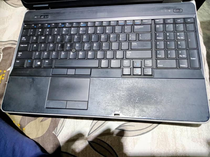 Dell Latitude E6540 10