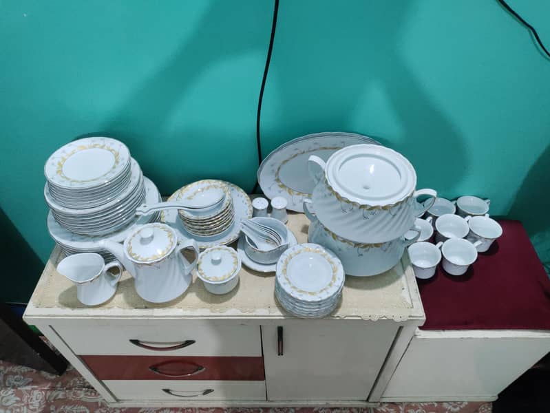 Dinner set 1