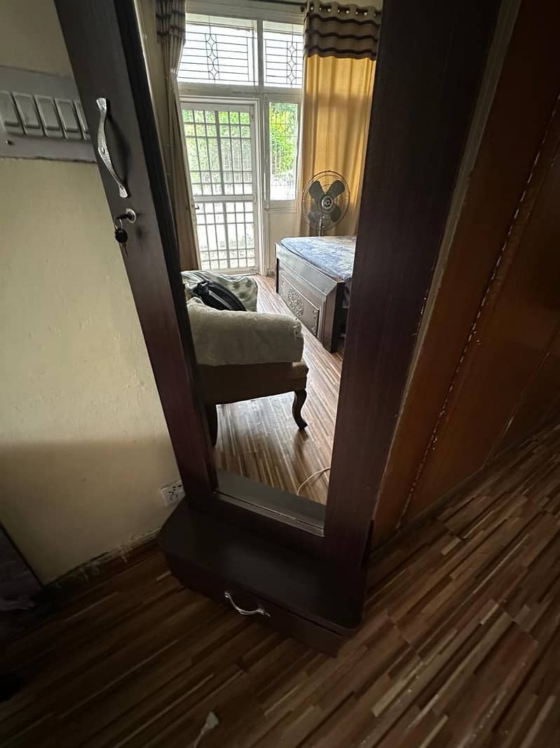 King bed and dressing 4