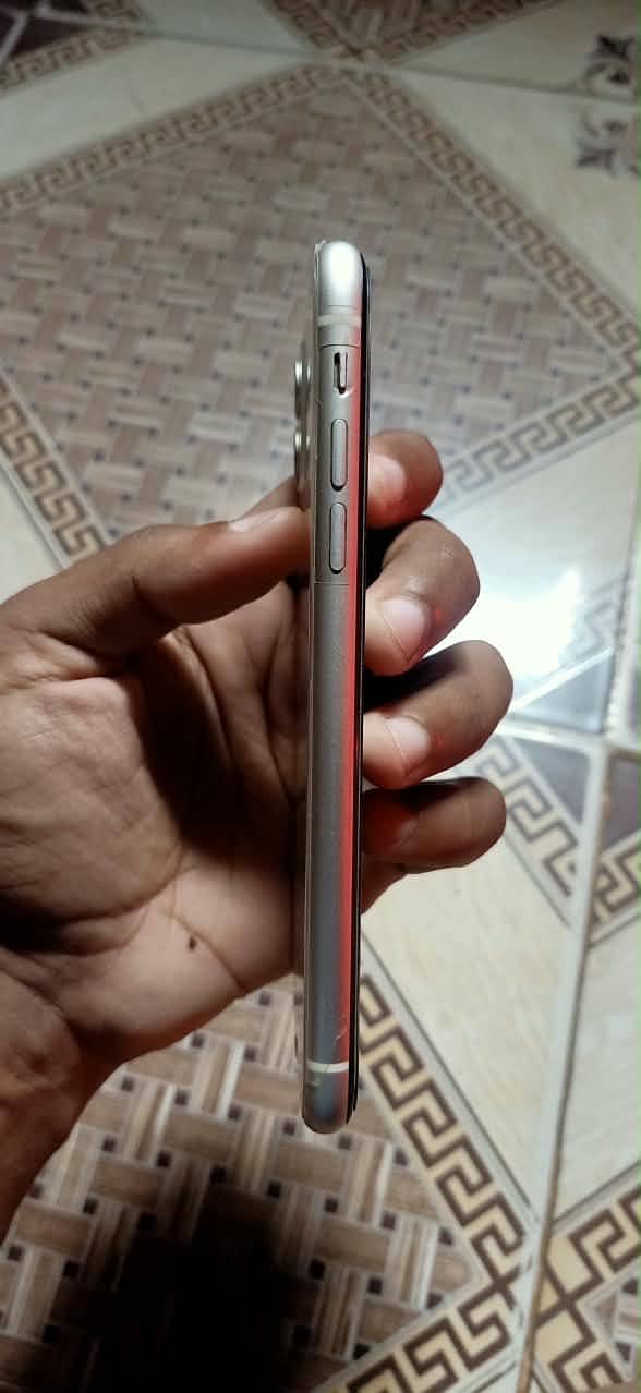 Apple iPhone 11 3
