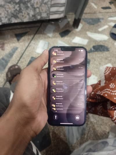 Apple iPhone 13