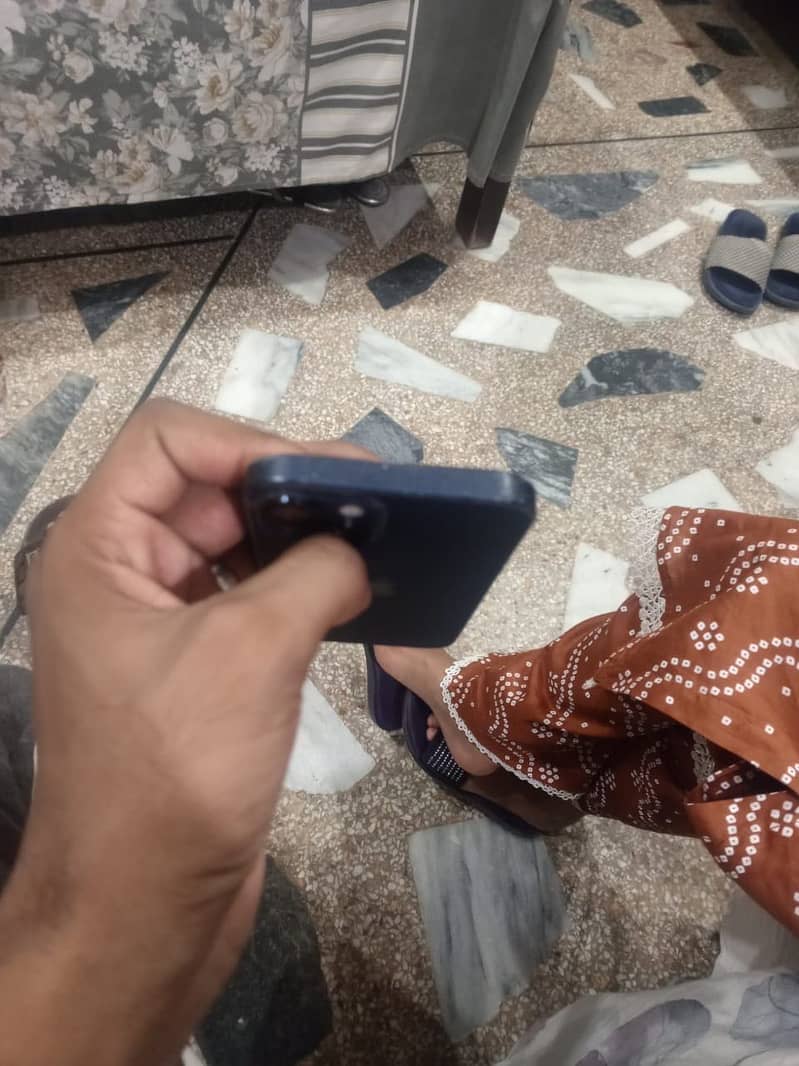 Apple iPhone 13 2
