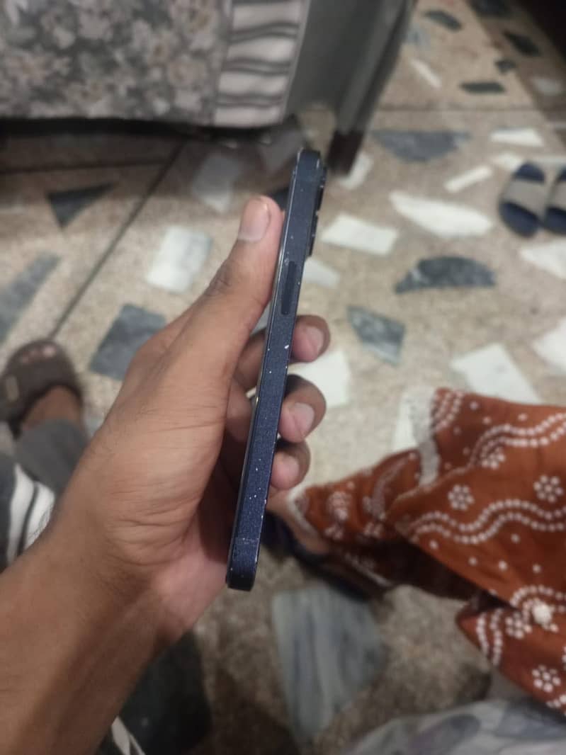 Apple iPhone 13 4