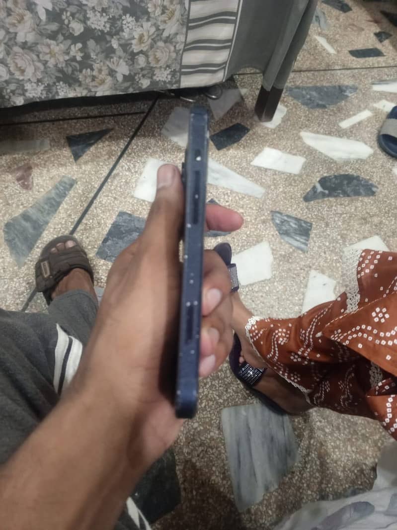 Apple iPhone 13 5