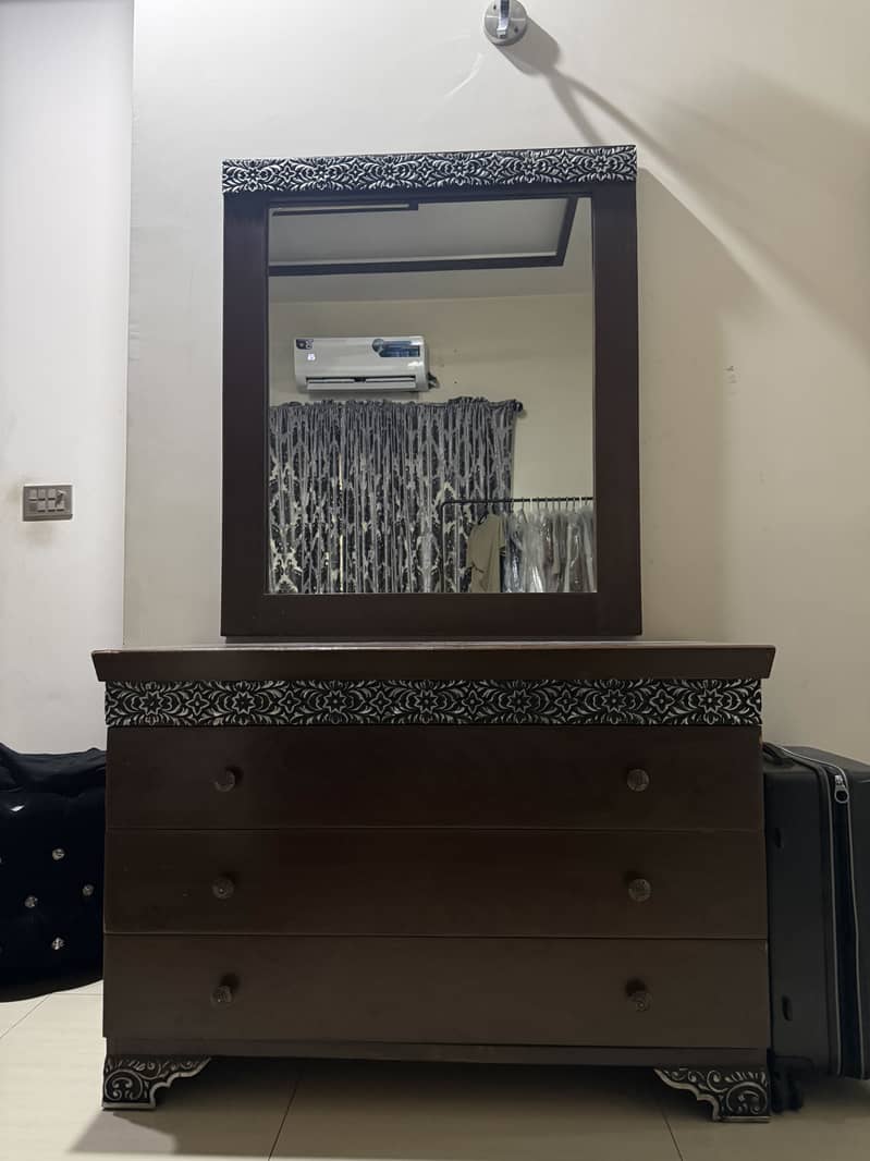 Dressing Table 0