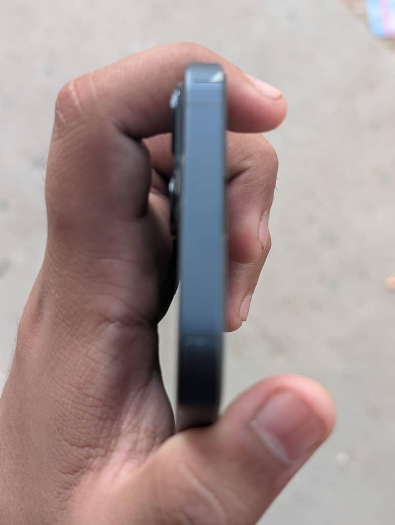 Apple iPhone 13 3