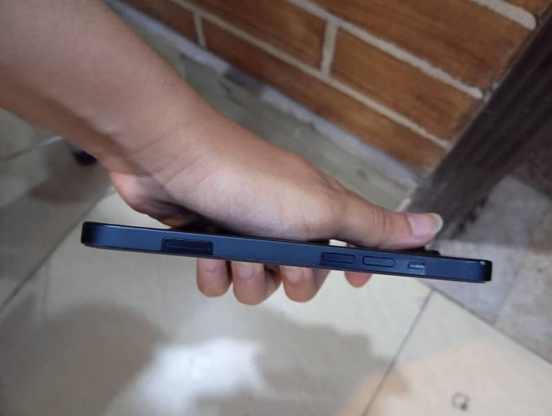 Apple iPhone 13 2