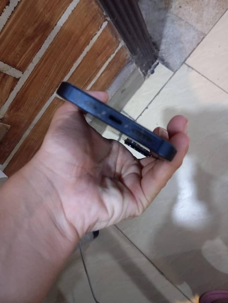 Apple iPhone 13 4