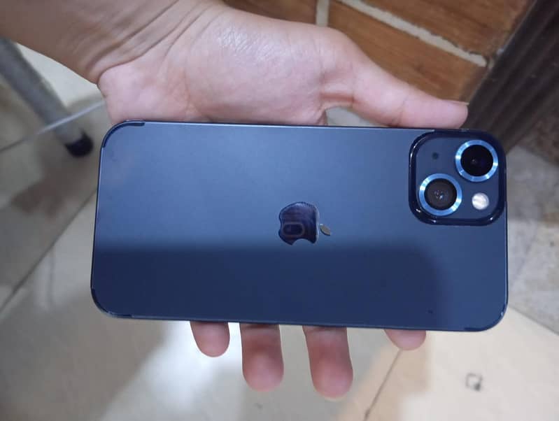 Apple iPhone 13 5