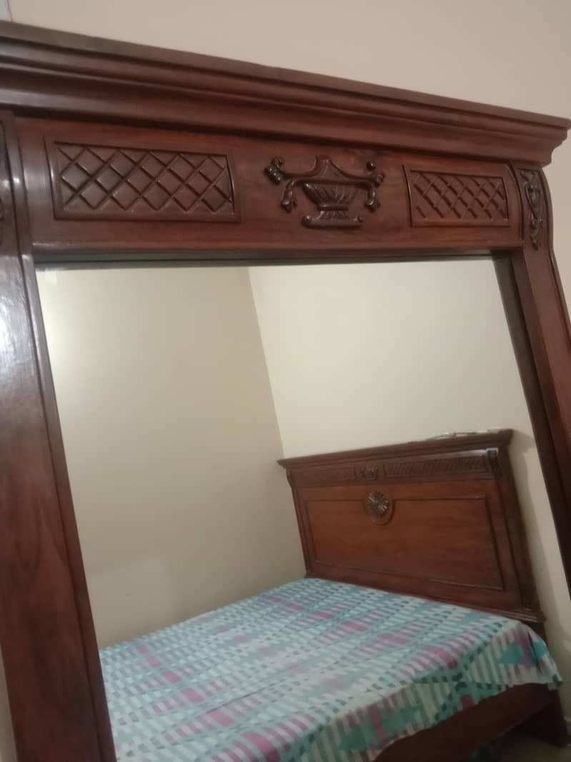 bed and dressing table 3