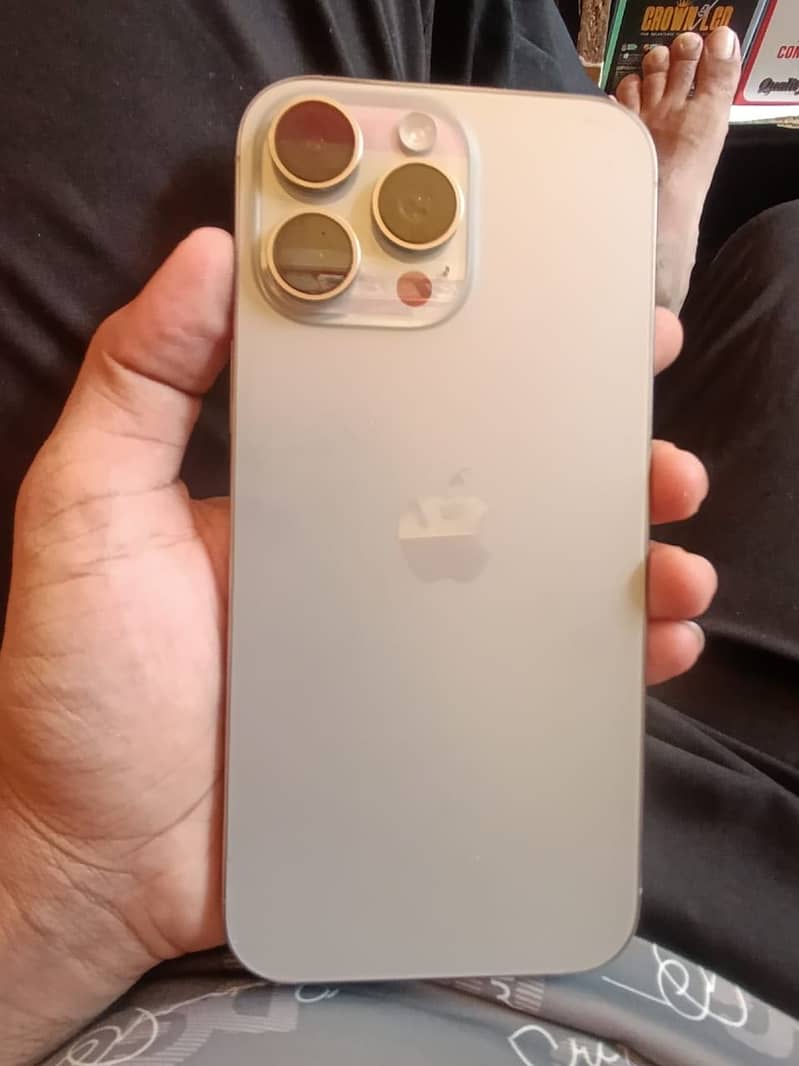 Apple iPhone 16 Pro Max 2