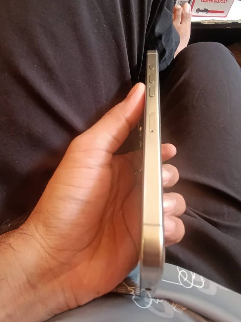 Apple iPhone 16 Pro Max 6