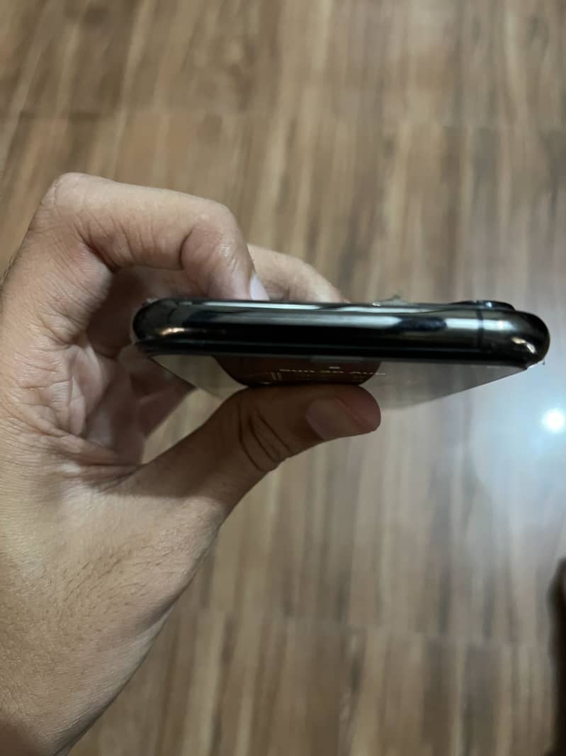 Apple iPhone 11 Pro 1