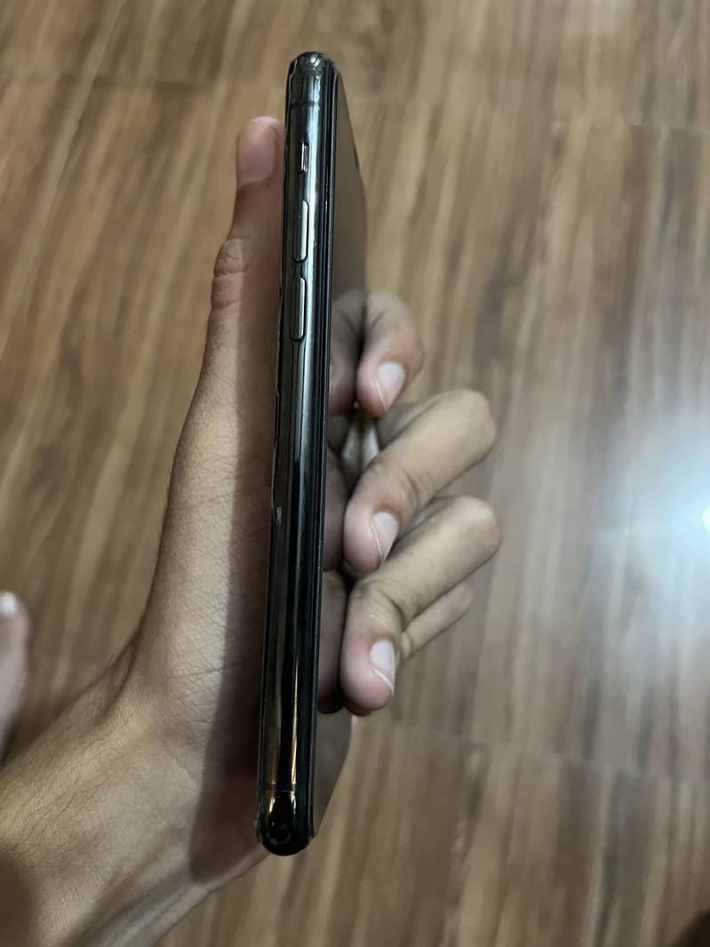 Apple iPhone 11 Pro 2