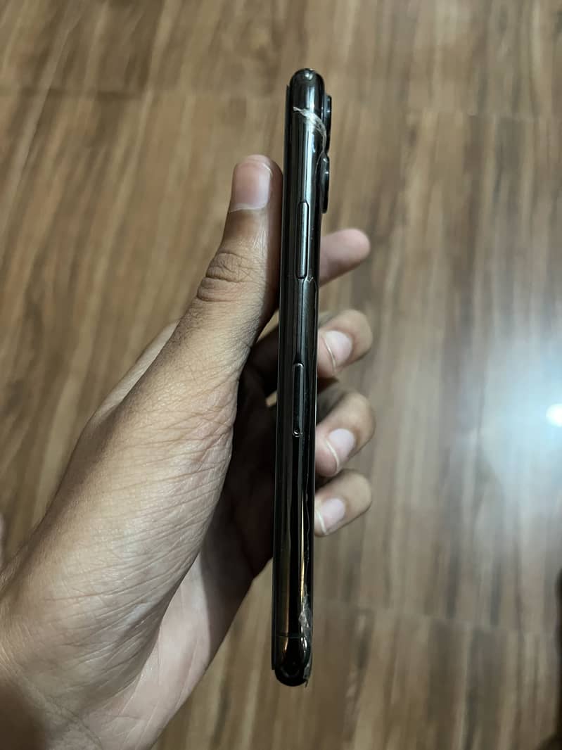 Apple iPhone 11 Pro 3