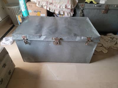 Steel Paiti Trunk storage