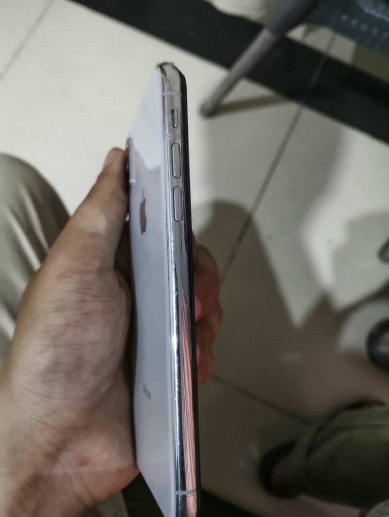 Apple iPhone X 3