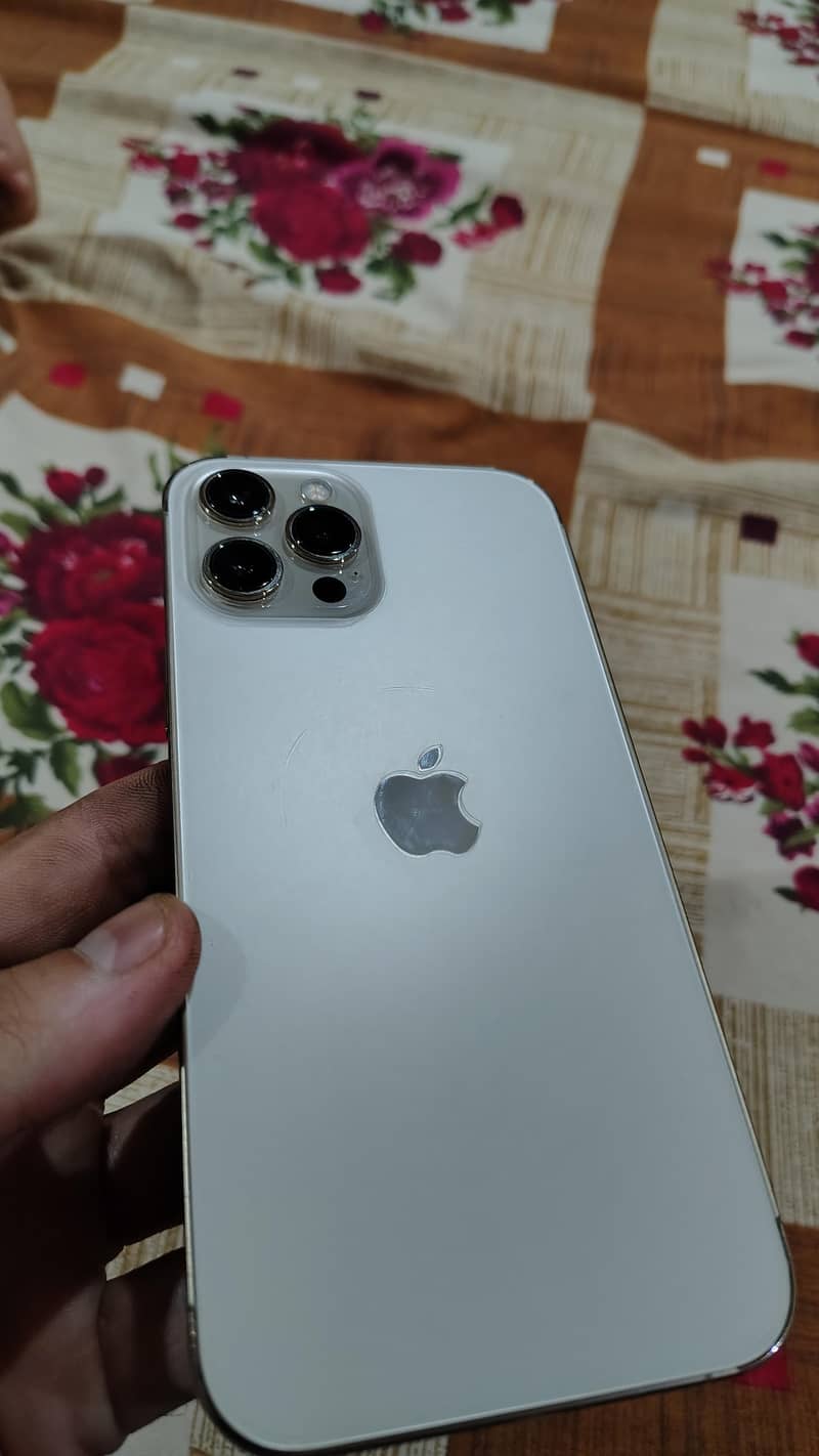 Apple iPhone 12 Pro Max 4