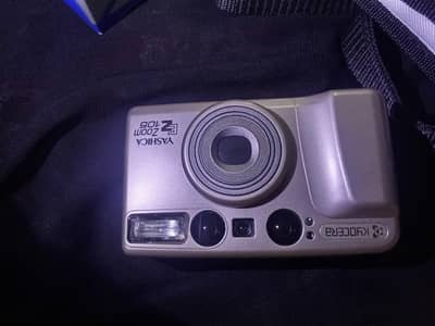 YASHICA zoom 105 film camera