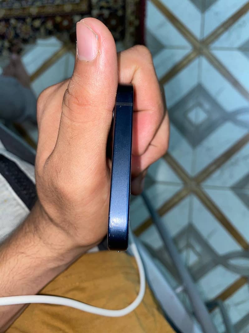 Apple iPhone 12 3