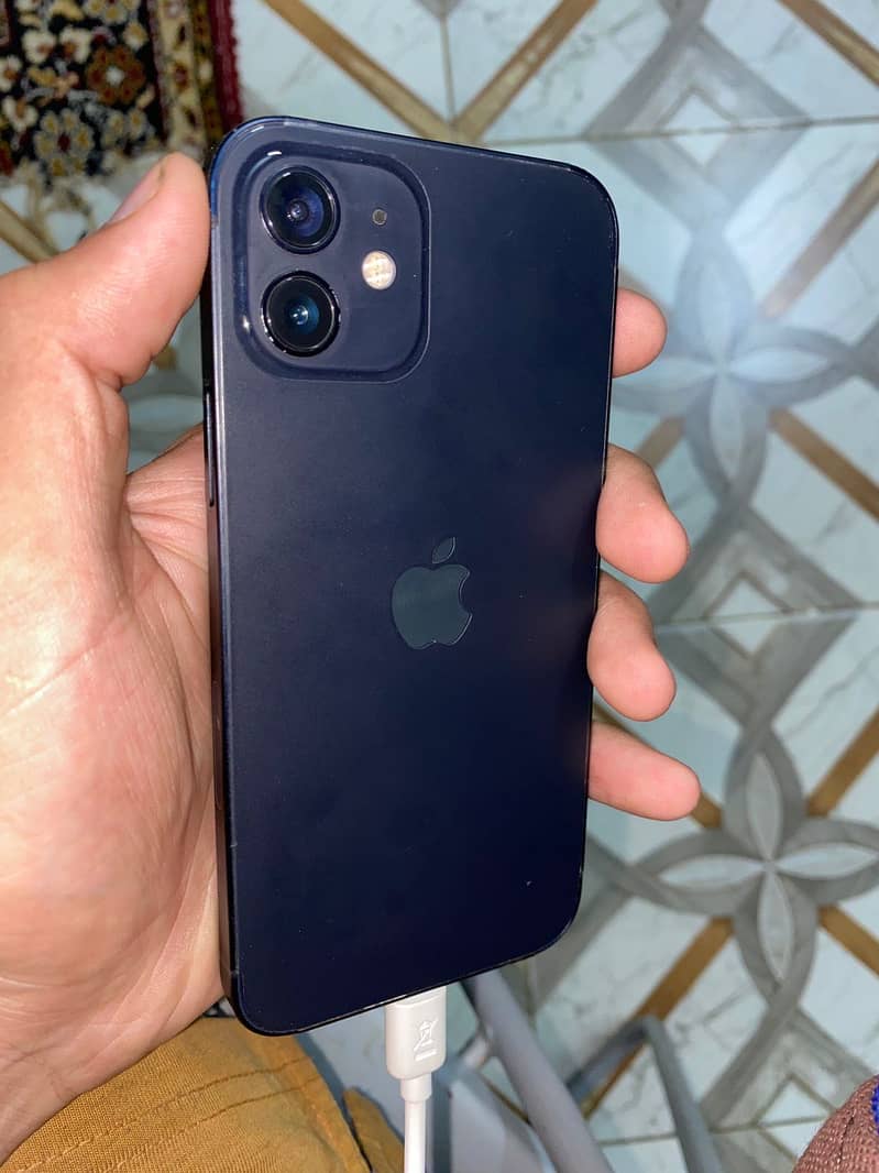 Apple iPhone 12 4