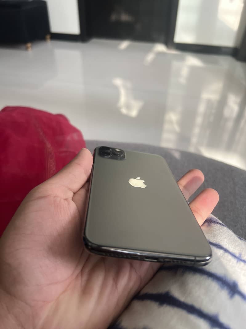 Apple iPhone 11 Pro Max 6