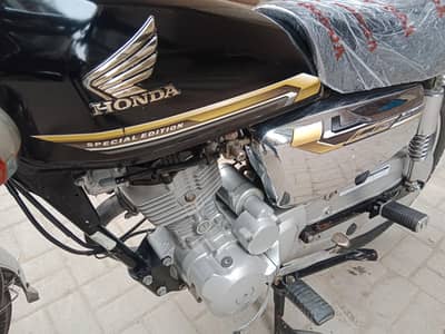 Honda 125 Hyderabad number 21 model
