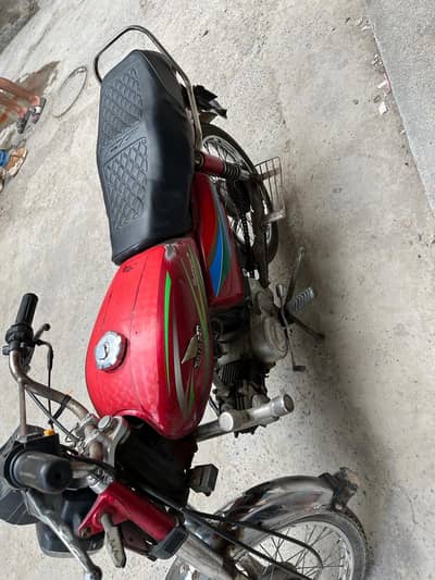 Road prince bht achi average ha is bike ki serious buyer contact me