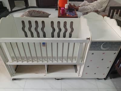 baby cot (fibre material)