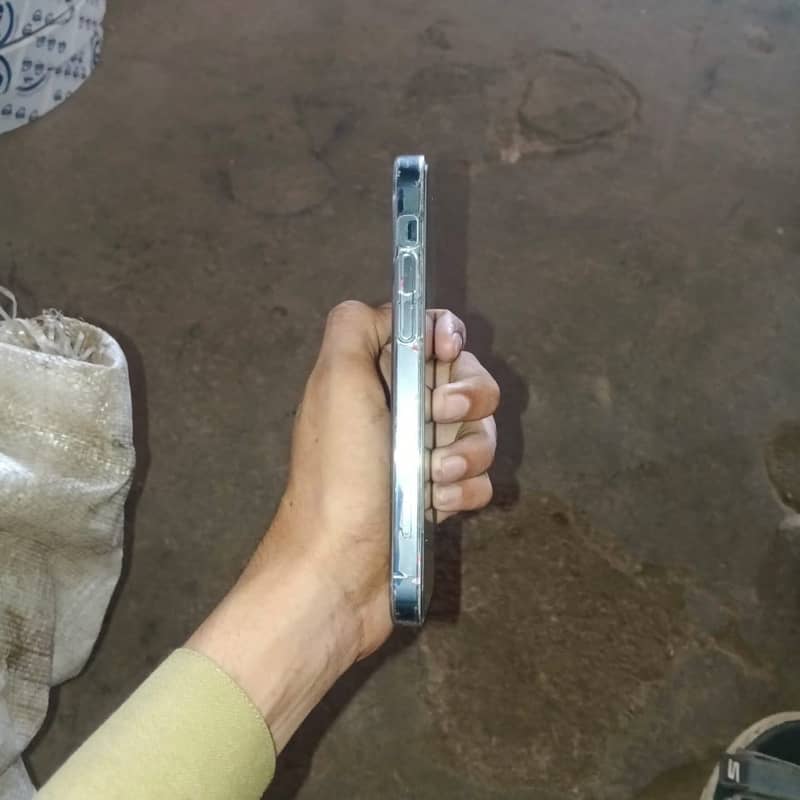 Apple iPhone 12 3