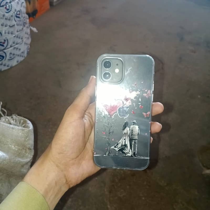 Apple iPhone 12 4