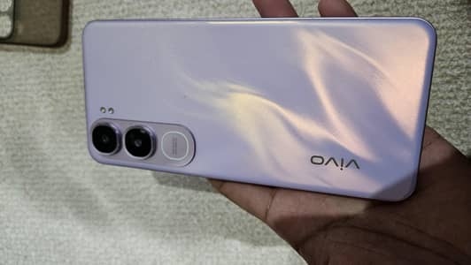 Vivo Y21 d brand new box ghum h gya hai first owner