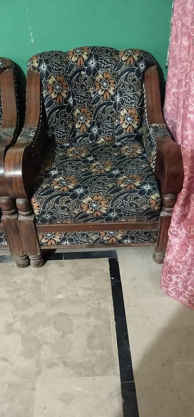 5 seater comfortable sofas with table