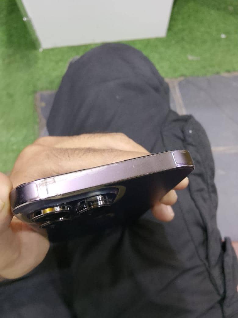 Apple iPhone 14 Pro Max 0