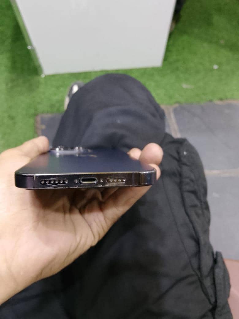 Apple iPhone 14 Pro Max 1
