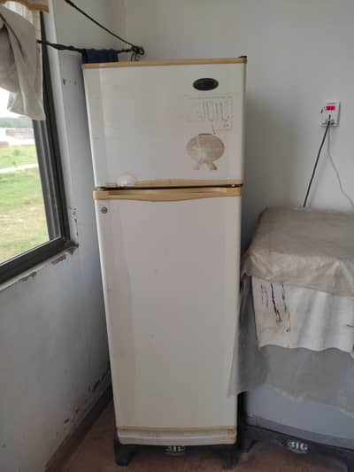 Dawlance Refrigerator Rs 35000