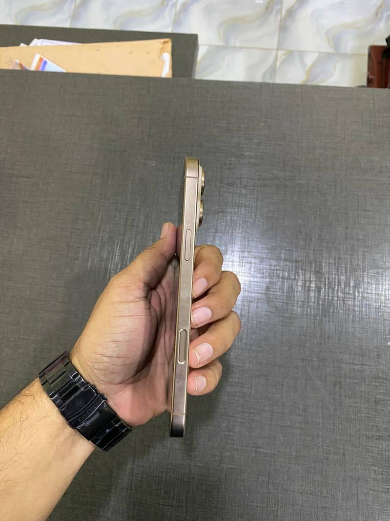 IPHONE 16 PRO MAX 3