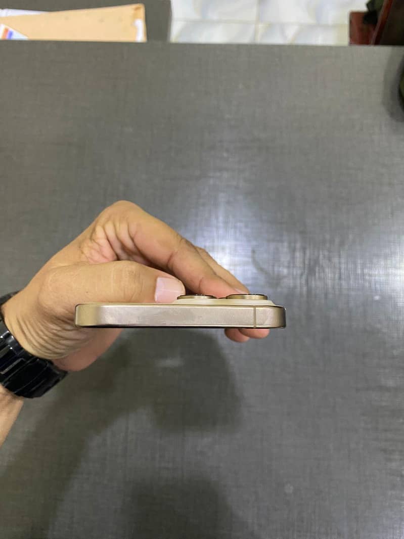 IPHONE 16 PRO MAX 5