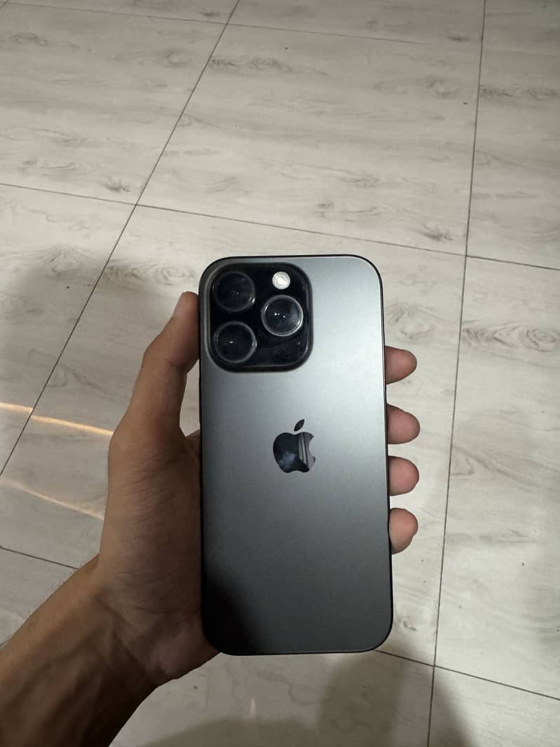 Apple iPhone 16 Pro 1