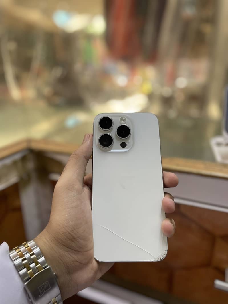 Apple iPhone 15 Pro 0