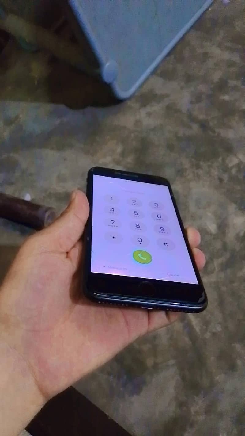 Apple iPhone 7 plus 1