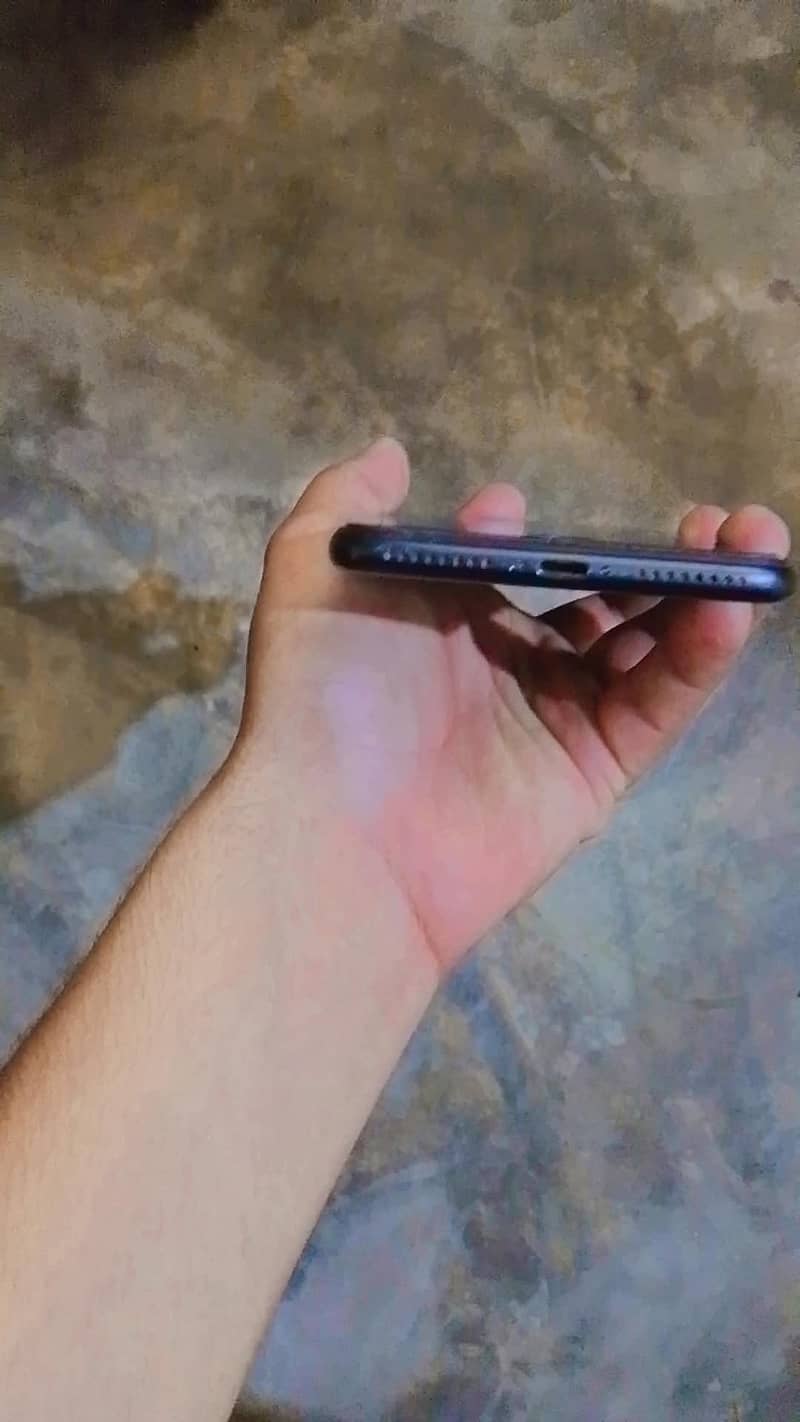 Apple iPhone 7 plus 2