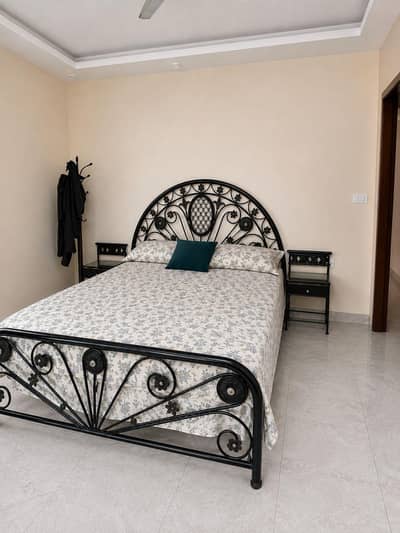 Iron bed with sides