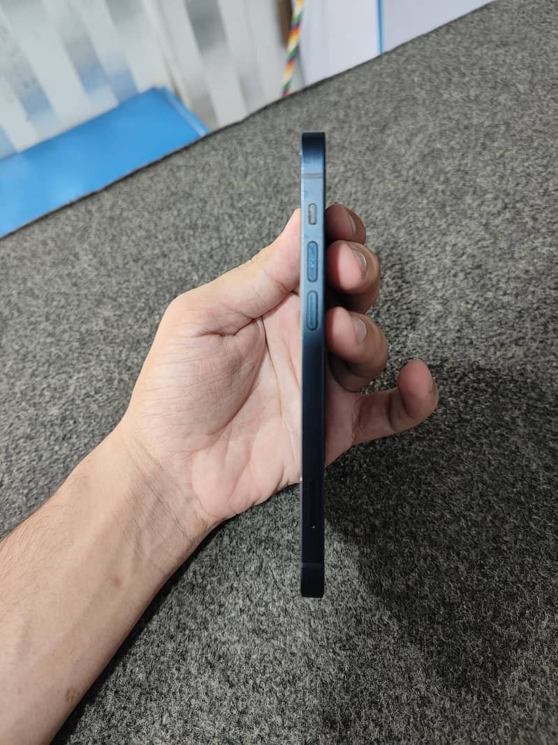 Apple iPhone 12 2